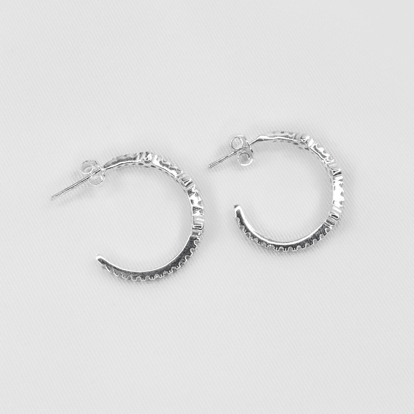 ARGOLA DE TARRAXA UM TREVO CRAVEJADA