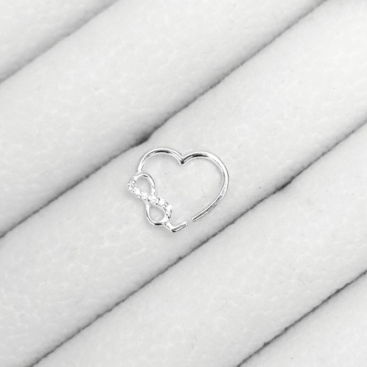PIERCING CORAÇÃO COM INFINITO CRAVEJADO
