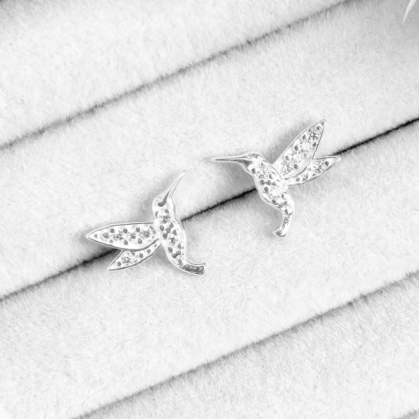 BRINCO BEIJA FLOR CRAVEJADO