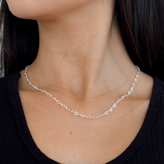 CHOKER ELOS DE CORAÇÕES