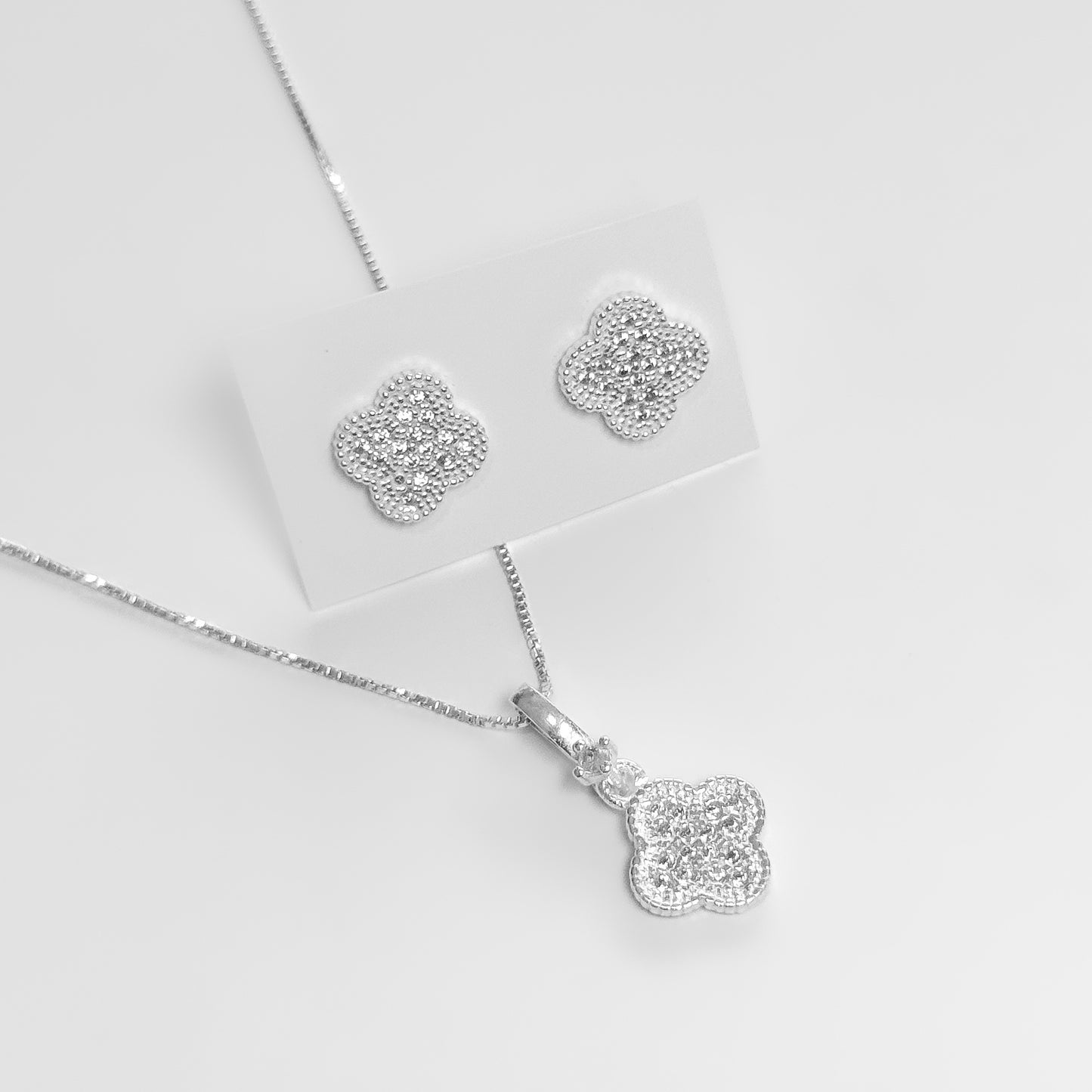 CONJUNTO TREVO CRAVEJADO