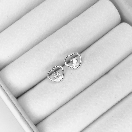 BRINCO MINI CORAÇÃO VAZADO COM PONTO DE LUZ