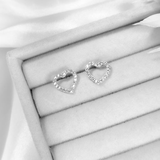 BRINCO CORAÇÃO VAZADO CRAVEJAJDO