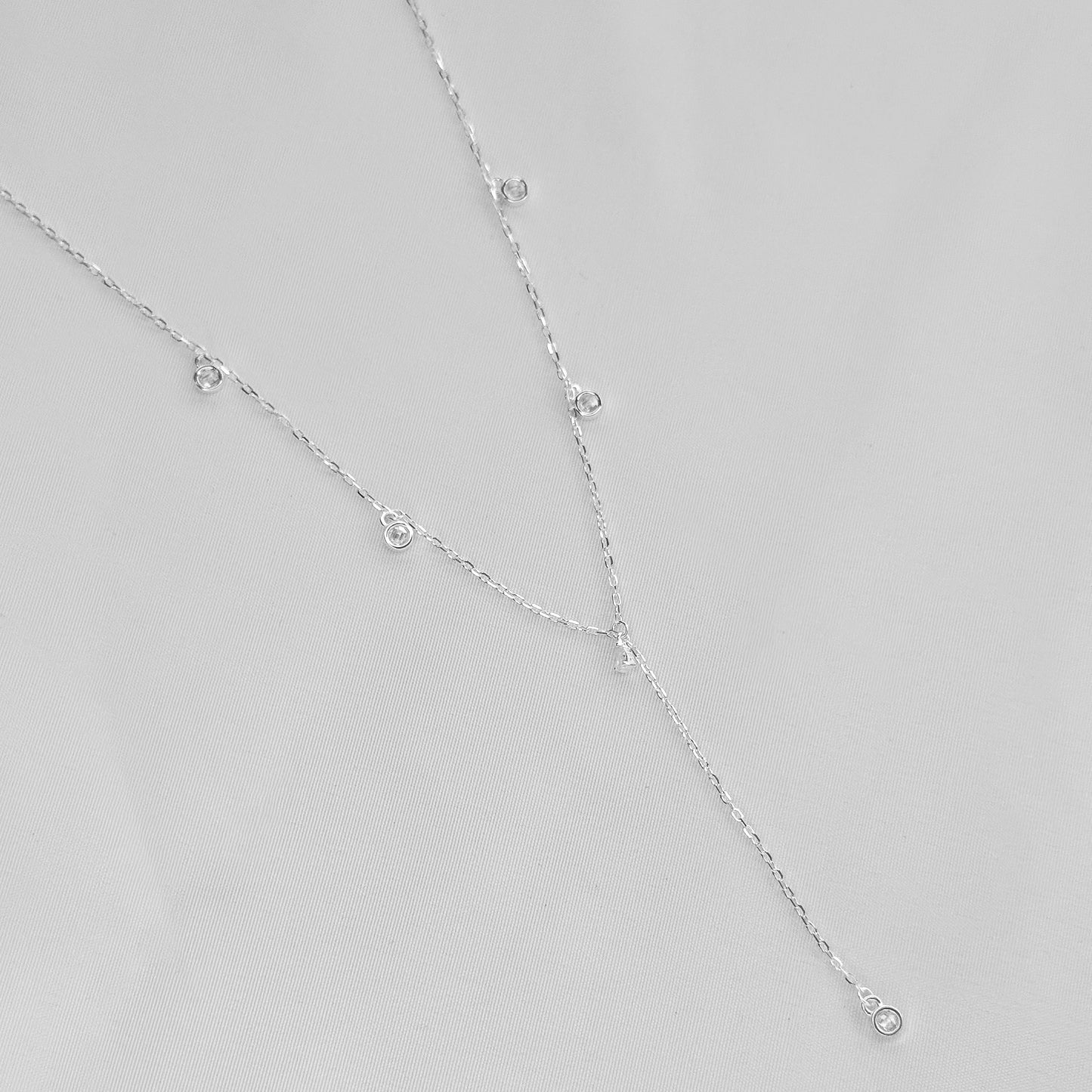 COLAR GARGANTILHA CARTIER COM ZIRCÔNIAS GRAVATINHA