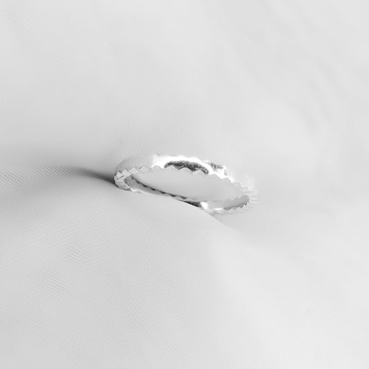 ANEL ONDULADO LISO MINIMALISTA