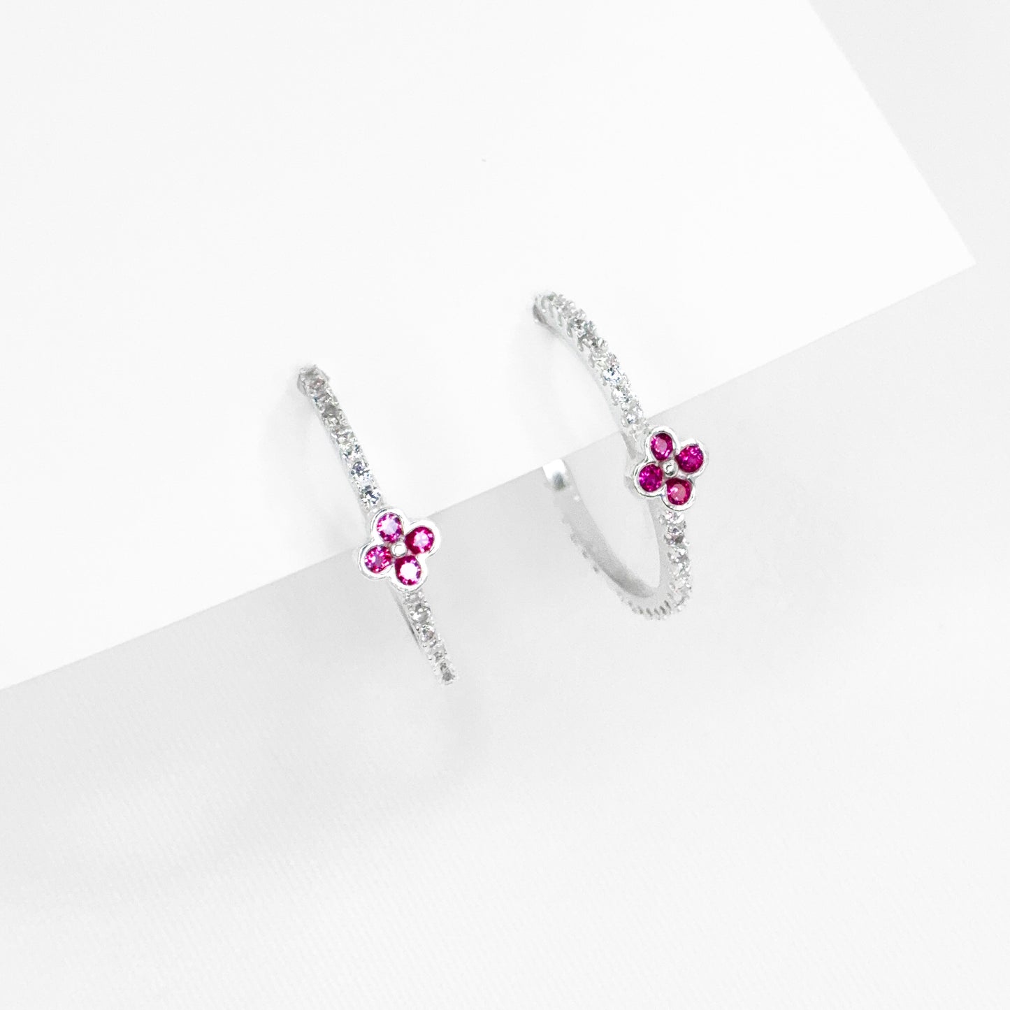 ARGOLA DE TARRAXA UM TREVO CRAVEJADA