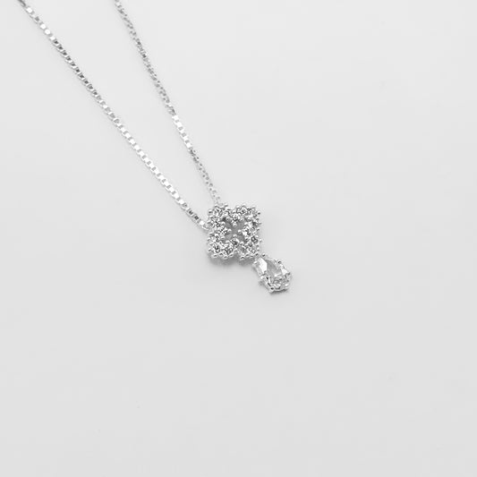 COLAR TREVO CRAVEJADO COM GOTA DE ZIRCÔNIA