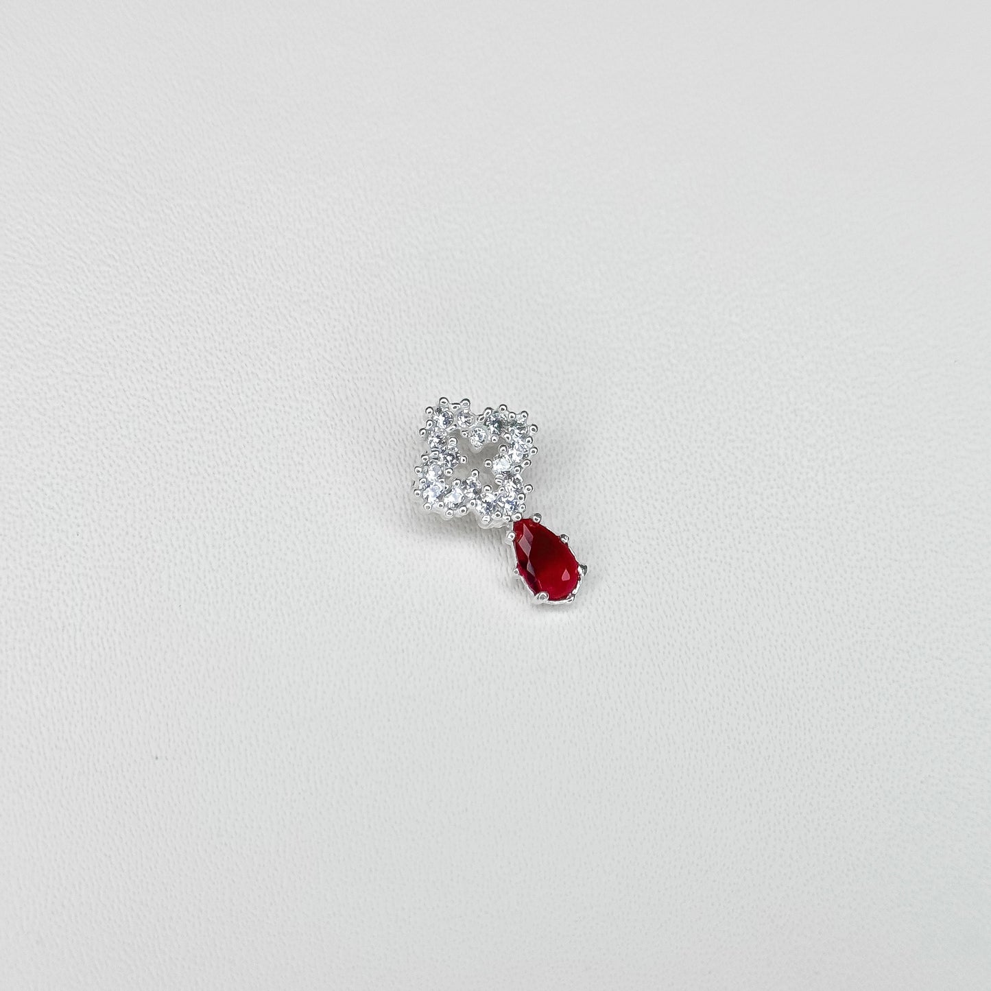 COLAR TREVO CRAVEJADO COM GOTA DE ZIRCÔNIA