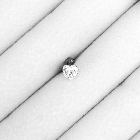 PIERCING PINO AÇO CIRÚRGICO COM CORAÇÃO E PONTO DE LUZ CENTRAL