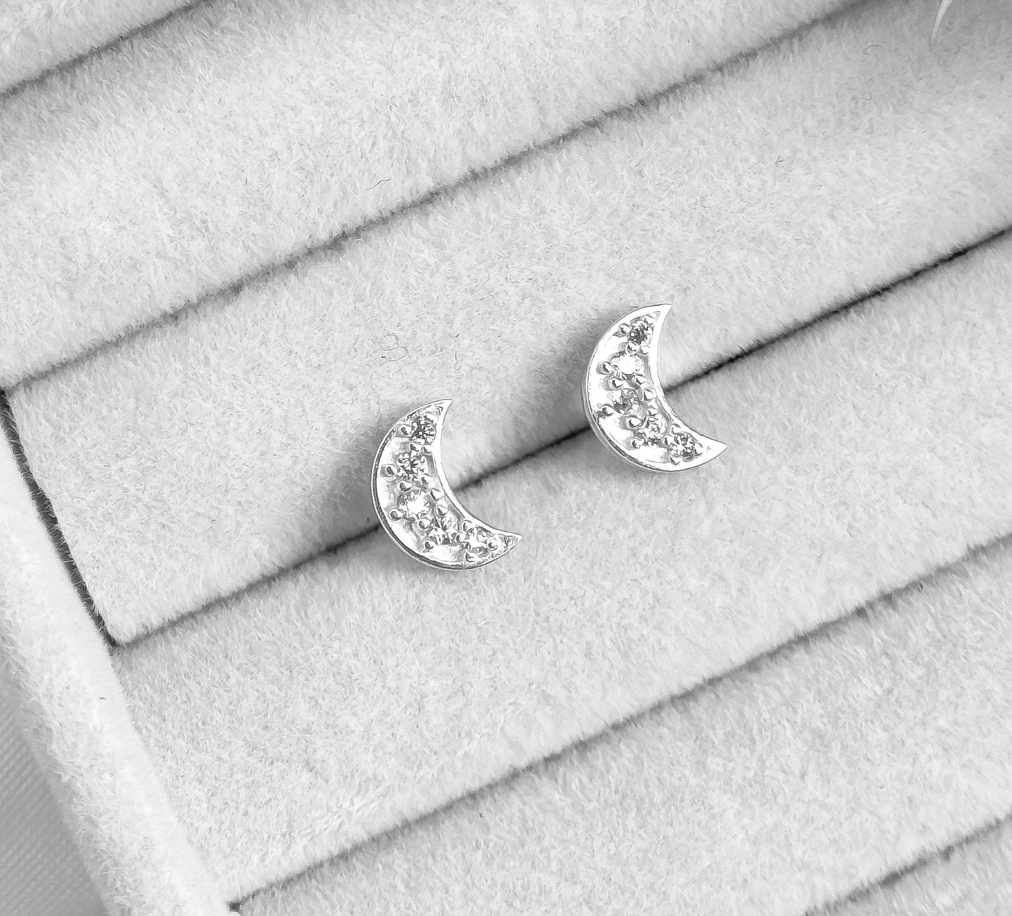 BRINCO LUA CRAVEJADA